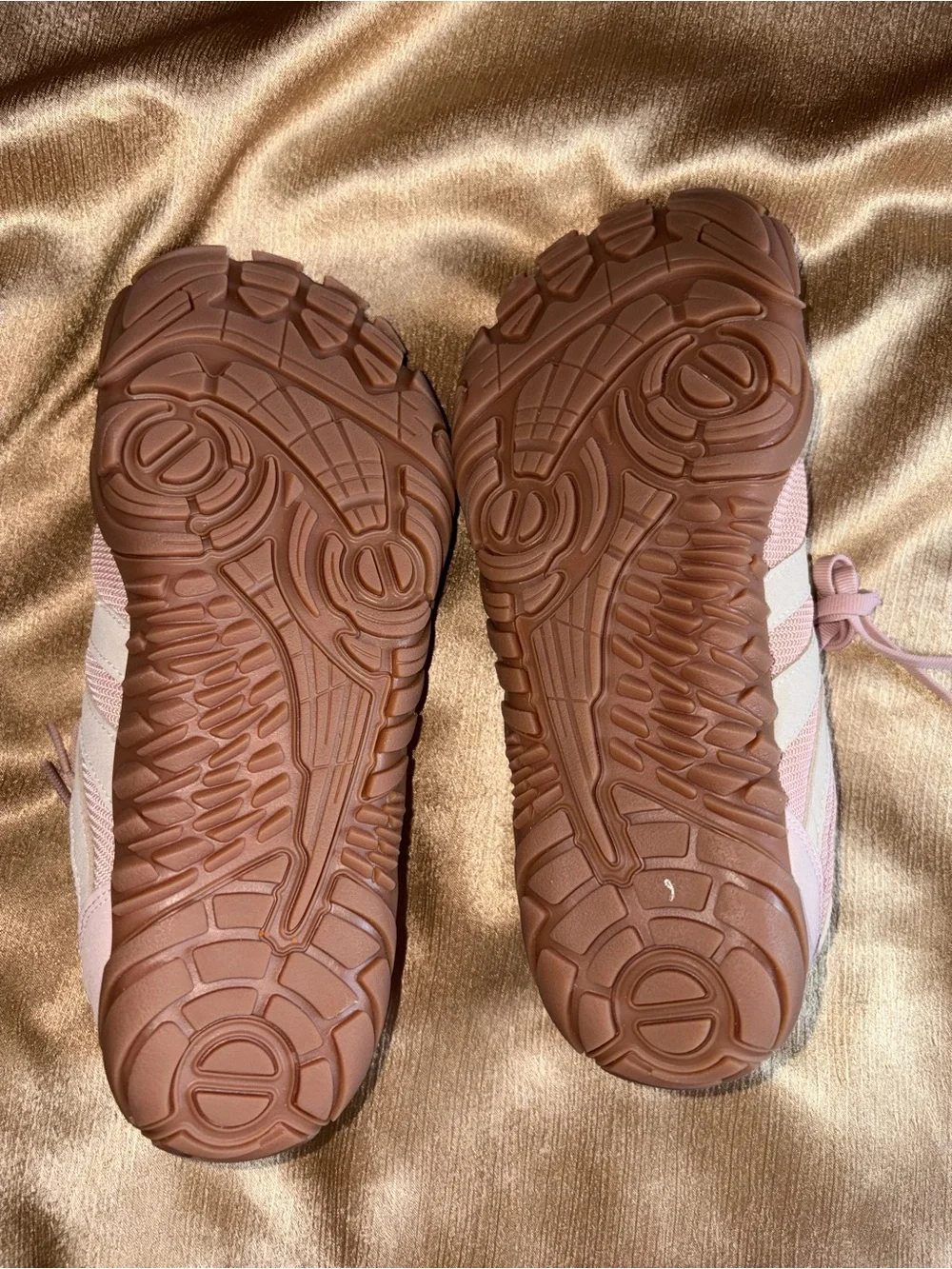 Women’s Bearefoot Groovers - Lightweight everyday Sneakers. Never worn